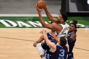 NG28- 字母哥最新上场 